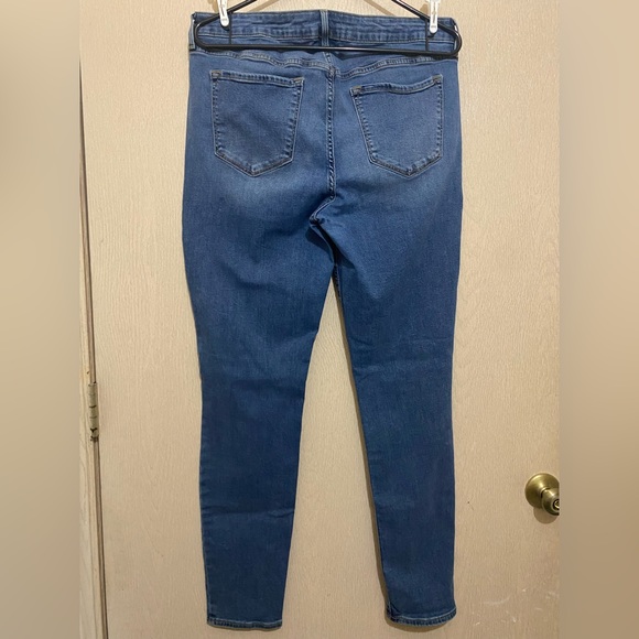Rockstar Super Skinny Medium Wash Jeans - Old Navy - Size 14 Long - Picture 2 of 10